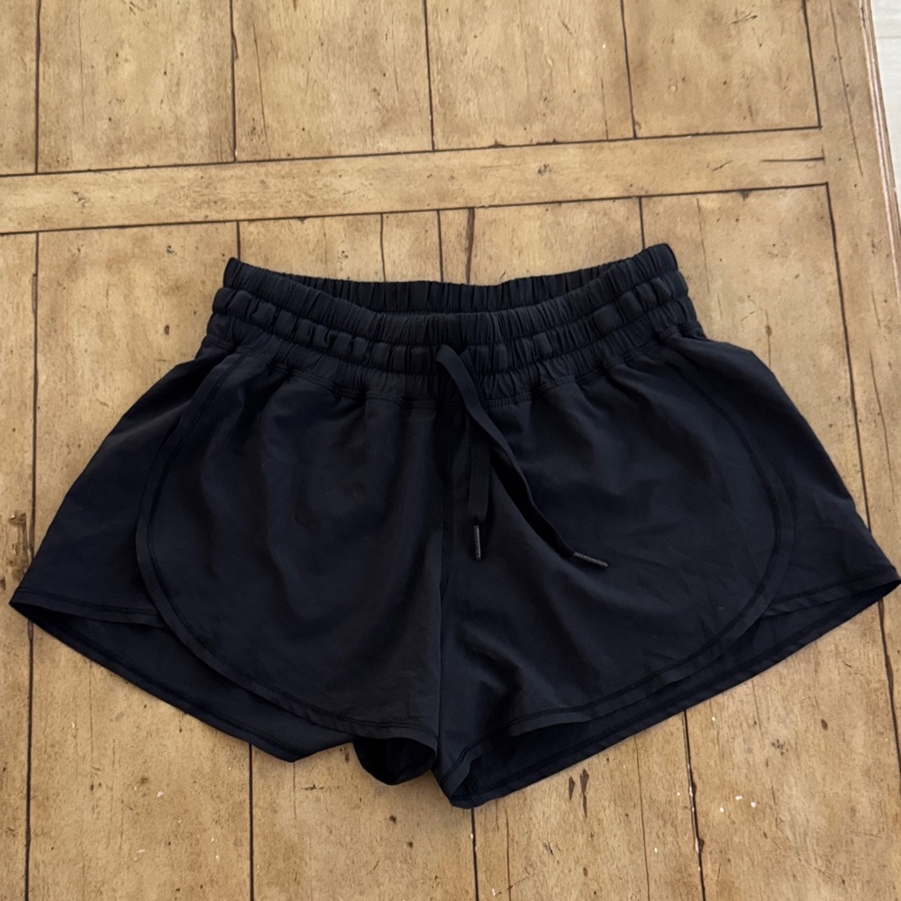 Lululemon Women's Black Shorts size 6